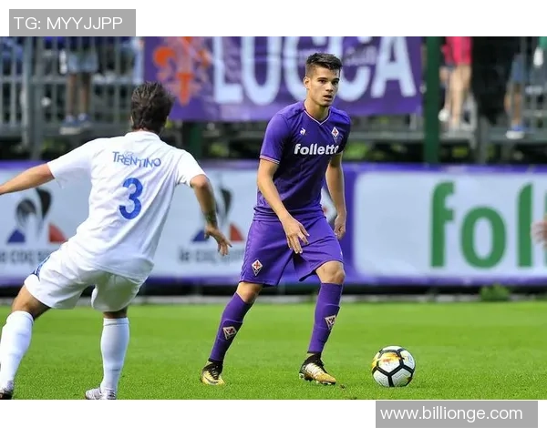 足球巨星连中三元创历史奇迹完美展现进攻王者风范