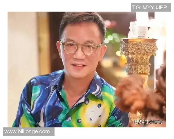 足球球星与艳星纠葛揭秘：爱恨情仇背后的故事与真相